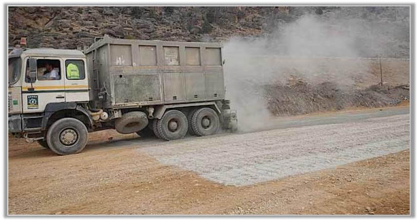 Metrekarede kesin olarak belirlenmiş miktardaki çimentonun dozajlı serilmesi